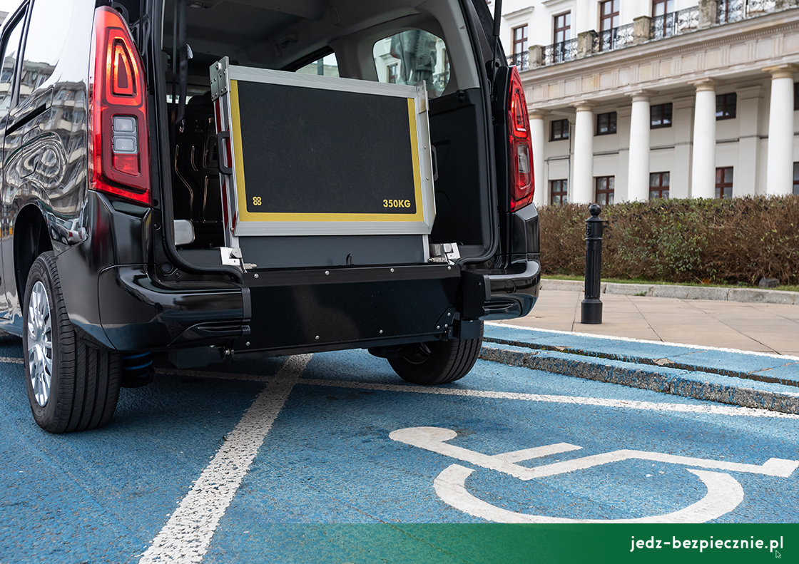 Premiera tygodnia - Toyota ProAce City Verso w wersji Mobility platforma dla niepełnosprawnych